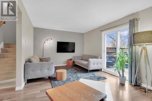 36 Greenboro Crescent, Ottawa, ON - Indoor Photo Showing Living Room