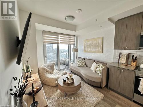 1114 - 15 Wellington Street S, Kitchener, ON - Indoor Photo Showing Living Room