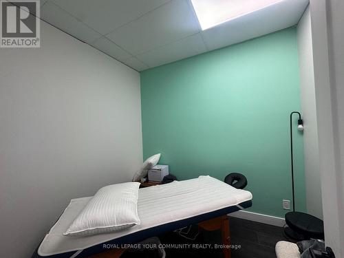 724 Lakeshore Road E, Mississauga, ON 