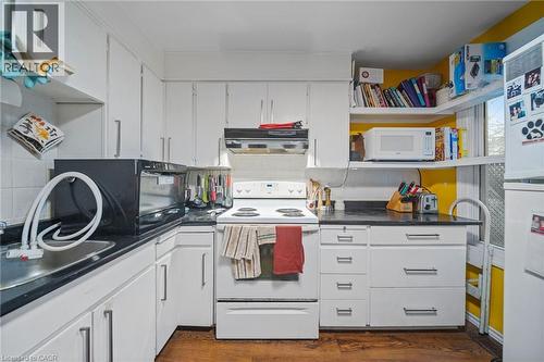 22 Agnes Street, Hamilton, ON - Indoor Photo Showing Kitchen