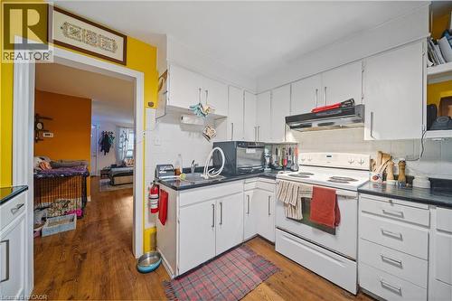 22 Agnes Street, Hamilton, ON - Indoor Photo Showing Kitchen