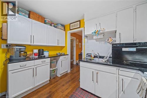 22 Agnes Street, Hamilton, ON - Indoor Photo Showing Kitchen
