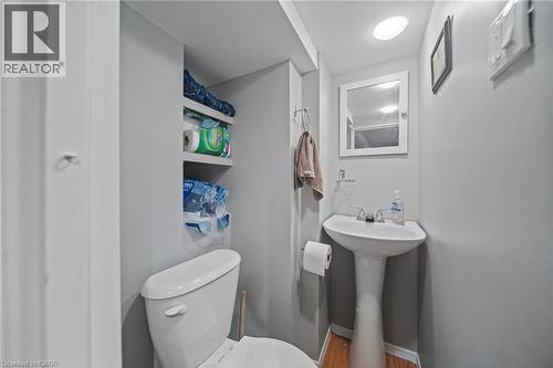 22 Agnes Street, Hamilton, ON - Indoor Photo Showing Bathroom