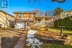 1435 STRATHY AVENUE  Mississauga, ON L5E 2L3