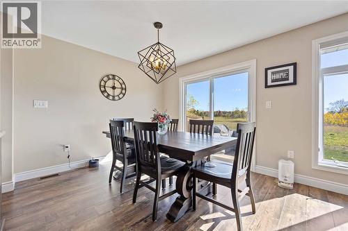 565 Spokane Boulevard, St Clair, ON - Indoor Photo Showing Dining Room