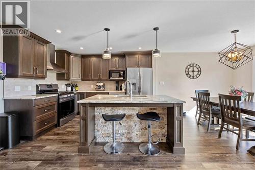 565 Spokane Boulevard, St Clair, ON - Indoor Photo Showing Kitchen With Upgraded Kitchen