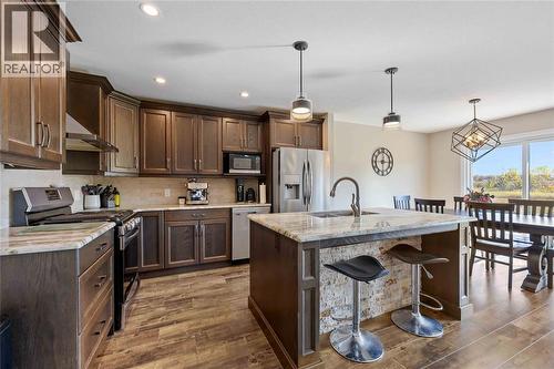 565 Spokane Boulevard, St Clair, ON - Indoor Photo Showing Kitchen With Upgraded Kitchen