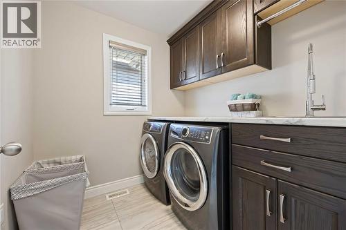 565 Spokane Boulevard, St Clair, ON - Indoor Photo Showing Laundry Room
