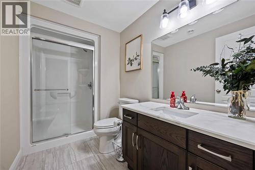 565 Spokane Boulevard, St Clair, ON - Indoor Photo Showing Bathroom