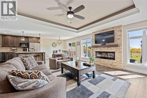 565 Spokane Boulevard, St Clair, ON - Indoor Photo Showing Living Room With Fireplace