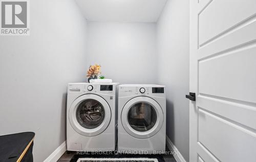 3421 Eternity Way, Oakville, ON - Indoor Photo Showing Laundry Room