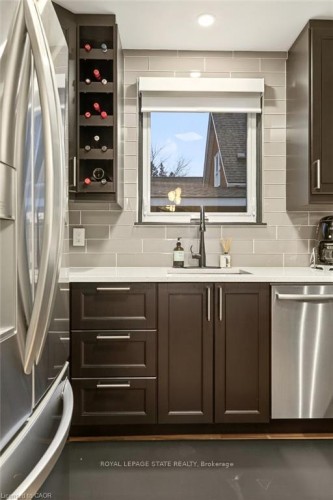 17 Gary Avenue, Hamilton, ON - Indoor Photo Showing Kitchen