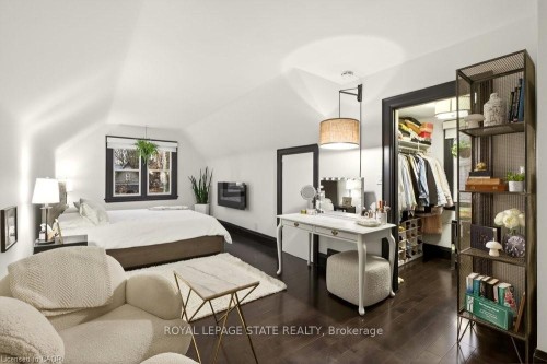 17 Gary Avenue, Hamilton, ON - Indoor