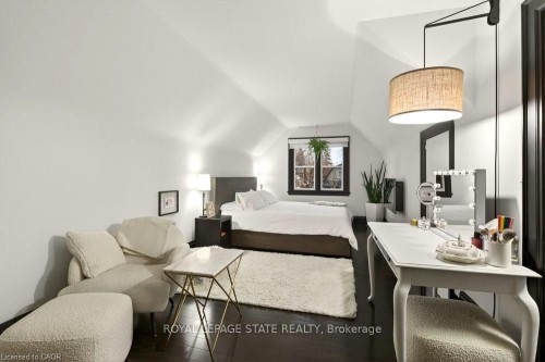 17 Gary Avenue, Hamilton, ON - Indoor