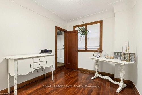 17 Gary Avenue, Hamilton, ON - Indoor