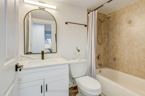 202-5500 Yonge Street, Toronto, ON - Indoor Photo Showing Bathroom