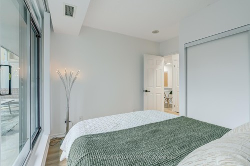 202-5500 Yonge Street, Toronto, ON - Indoor Photo Showing Bedroom