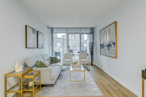 202-5500 Yonge Street, Toronto, ON - Indoor Photo Showing Living Room