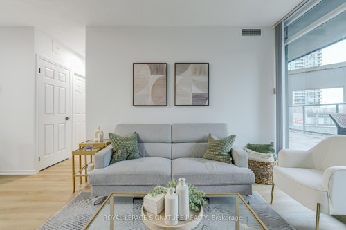 202-5500 Yonge Street, Toronto, ON - Indoor Photo Showing Living Room