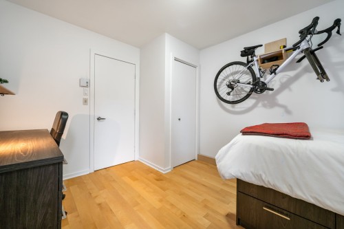 Chambre à coucher - 9480 Rue Rousseau, Montréal (Mercier/Hochelaga-Maisonneuve), QC - Indoor Photo Showing Bedroom
