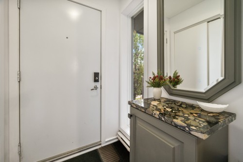 Hall d'entrée/Vestibule - 9480 Rue Rousseau, Montréal (Mercier/Hochelaga-Maisonneuve), QC - Indoor Photo Showing Other Room