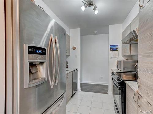 Cuisine - 204-2475 Av. Aumont, Brossard, QC - Indoor Photo Showing Kitchen