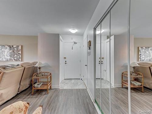 Hall d'entrée/Vestibule - 204-2475 Av. Aumont, Brossard, QC - Indoor