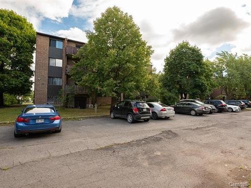 Stationnement - 204-2475 Av. Aumont, Brossard, QC - Outdoor
