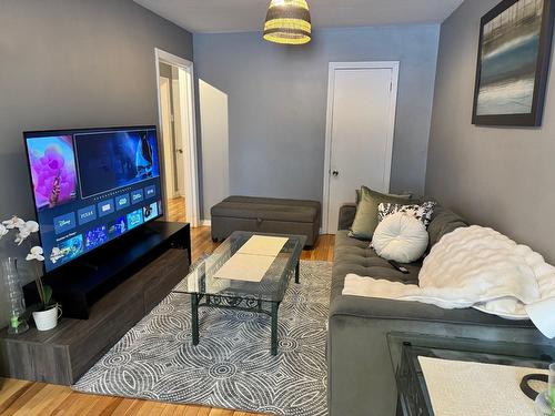Salon - 2642  - 2644 Rue Hogan, Montréal (Ville-Marie), QC - Indoor
