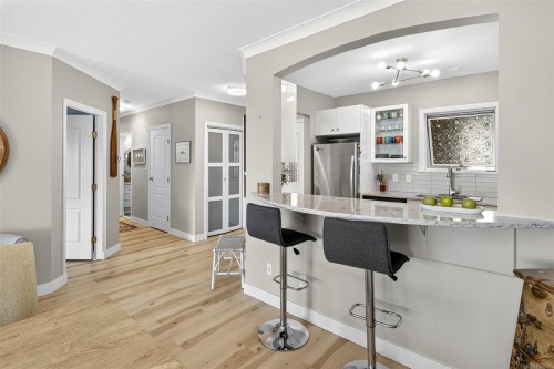 303-50 Songhees Rd, Victoria, BC - Indoor Photo Showing Kitchen With Upgraded Kitchen