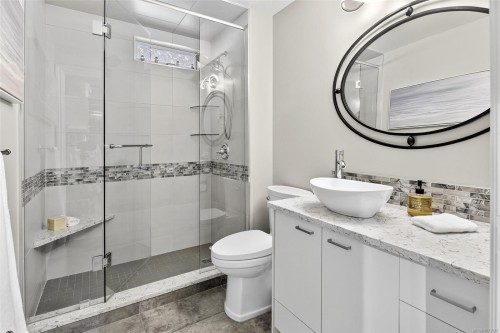 303-50 Songhees Rd, Victoria, BC - Indoor Photo Showing Bathroom