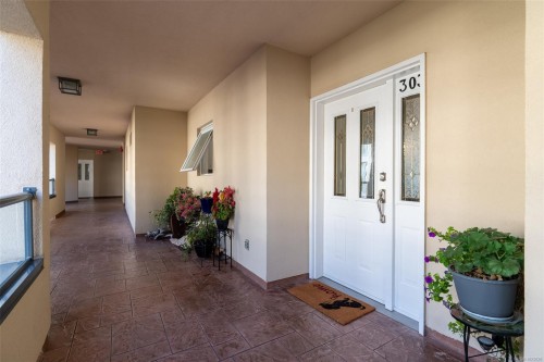 303-50 Songhees Rd, Victoria, BC - Indoor Photo Showing Other Room