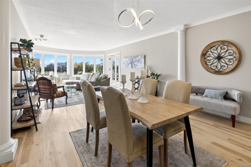 303-50 Songhees Rd, Victoria, BC - Indoor Photo Showing Dining Room