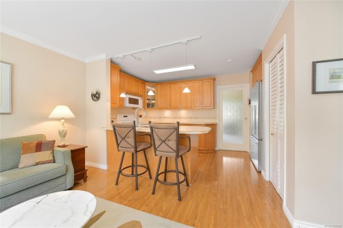 913-2829 Arbutus Rd, Saanich, BC 