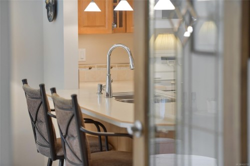 913-2829 Arbutus Rd, Saanich, BC 