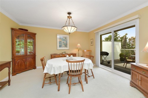 913-2829 Arbutus Rd, Saanich, BC 