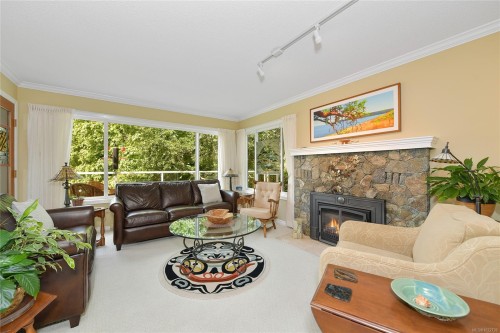 913-2829 Arbutus Rd, Saanich, BC 