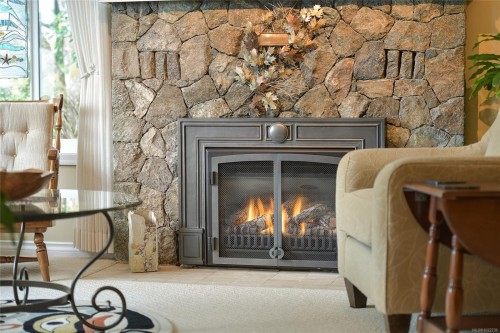 913-2829 Arbutus Rd, Saanich, BC 