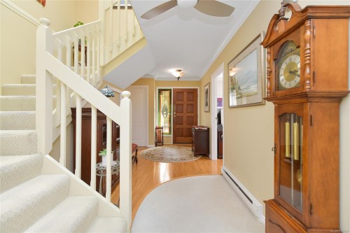 913-2829 Arbutus Rd, Saanich, BC 