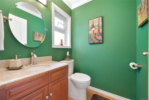 913-2829 Arbutus Rd, Saanich, BC 