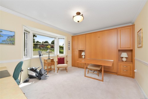 913-2829 Arbutus Rd, Saanich, BC 