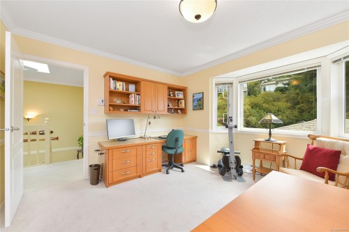 913-2829 Arbutus Rd, Saanich, BC 