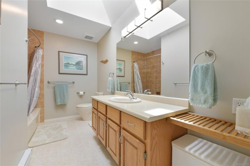 913-2829 Arbutus Rd, Saanich, BC 