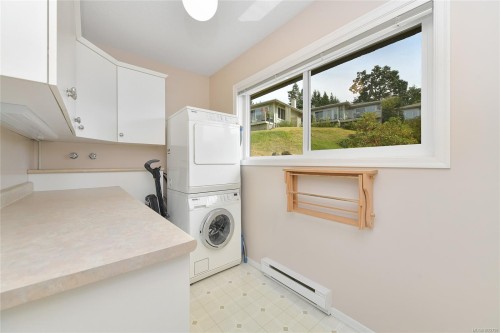 913-2829 Arbutus Rd, Saanich, BC 