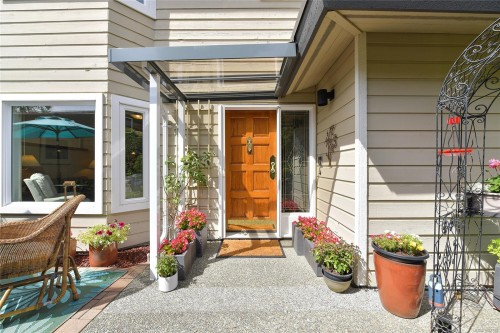 913-2829 Arbutus Rd, Saanich, BC 