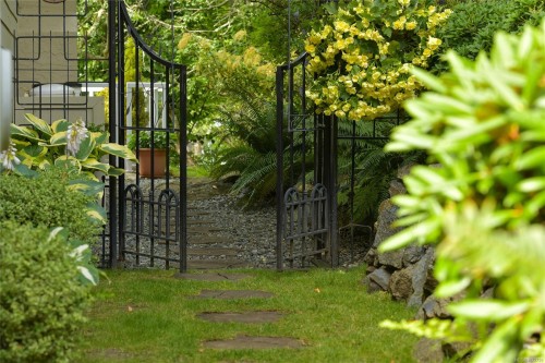 913-2829 Arbutus Rd, Saanich, BC 