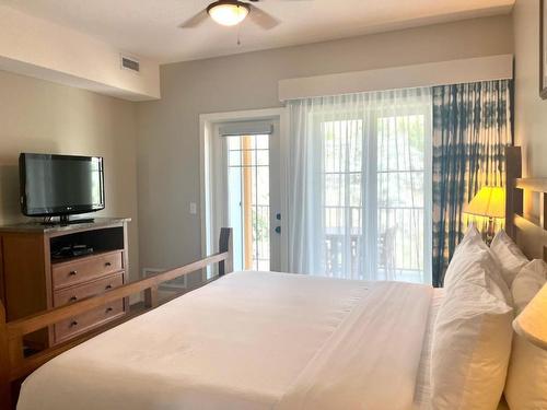 36B-1200 Rancher Creek Road, Osoyoos, BC - Indoor Photo Showing Bedroom