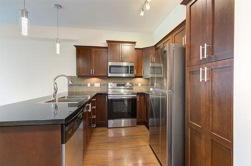 209-3521 Carrington Road, West Kelowna, BC - Indoor Photo Showing Kitchen With Double Sink With Upgraded Kitchen