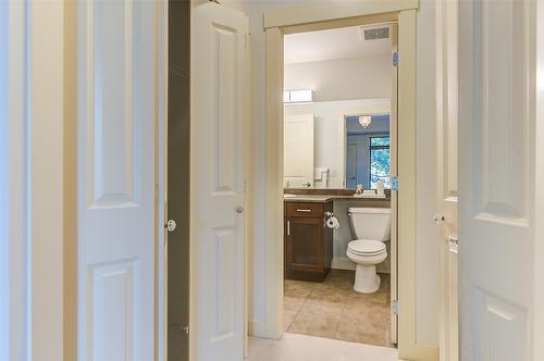 209-3521 Carrington Road, West Kelowna, BC - Indoor Photo Showing Bathroom