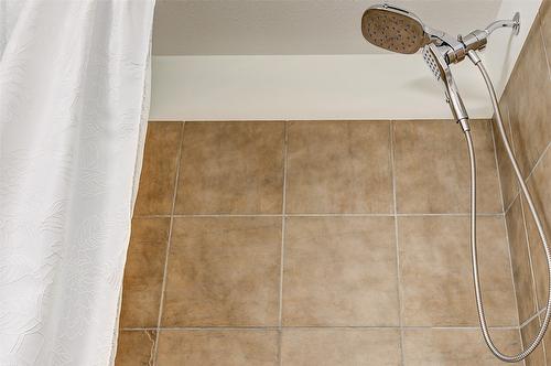 209-3521 Carrington Road, West Kelowna, BC - Indoor Photo Showing Bathroom